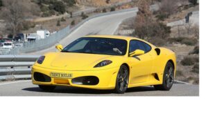 Si vous avez en voiture personnelle une Ferrari vous pouvez rouler avec sur le circuit Paul Ricard.