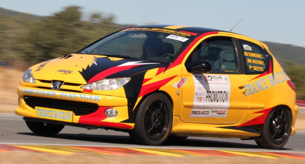 La Peugeot 206 S 16 a participé au Rallye de la Sainte Baume avec des stagiaires de l'école de pilotage JB EMERIC. 