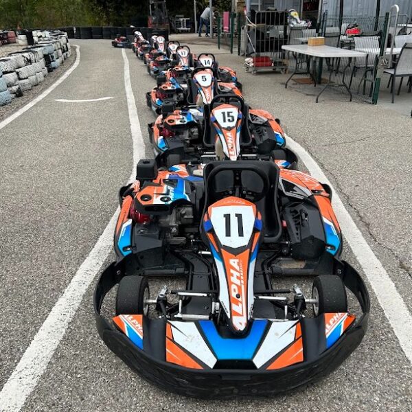 Les karts sur le circuit de Trets